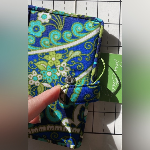 NWT Vera Bradley Passport ID Cover Rhythm & Blues Greens Aqua White Navy - Picture 11 of 16